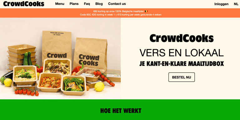 Homepage van de CrowdCooks-website met kant-en-klare maaltijden in milieuvriendelijke verpakkingen, omringd door verse groenten, met de teksten « Vers en lokaal » en « Jouw kant-en-klare maaltijdbox », en een knop « Bestel nu ».
